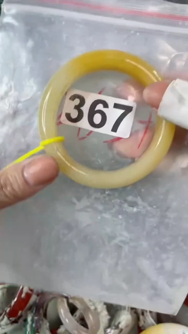 【闪购商品】石英质玉手镯未镶嵌54+367