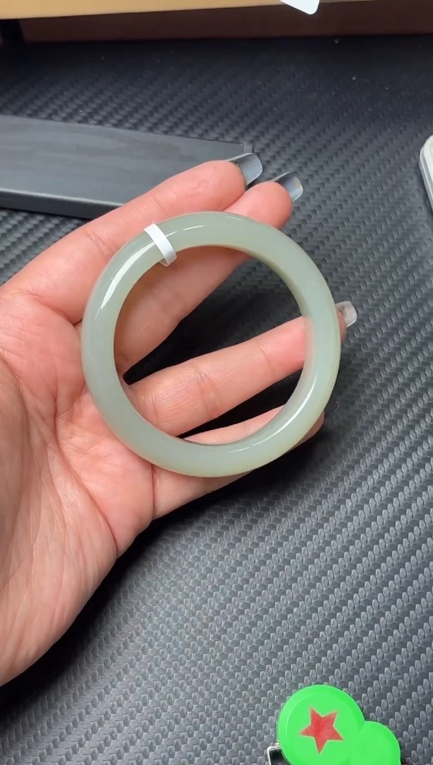 未镶嵌手镯和田玉且末微色差近矿52Sm