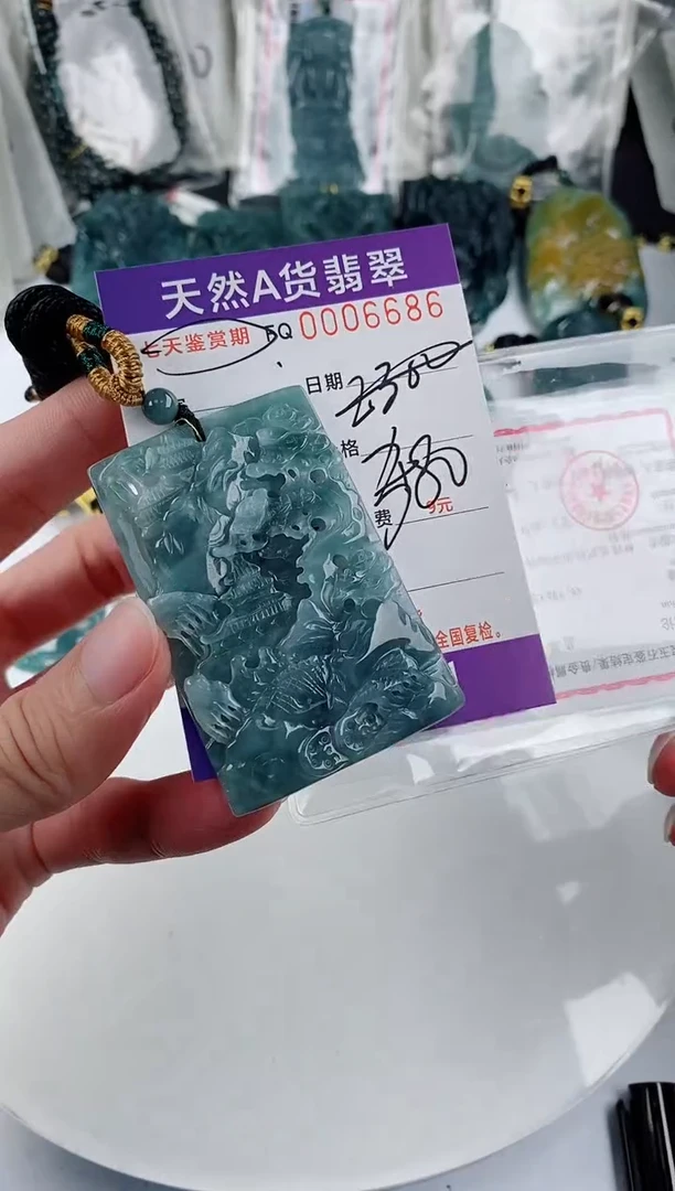 颈饰未镶嵌翡翠