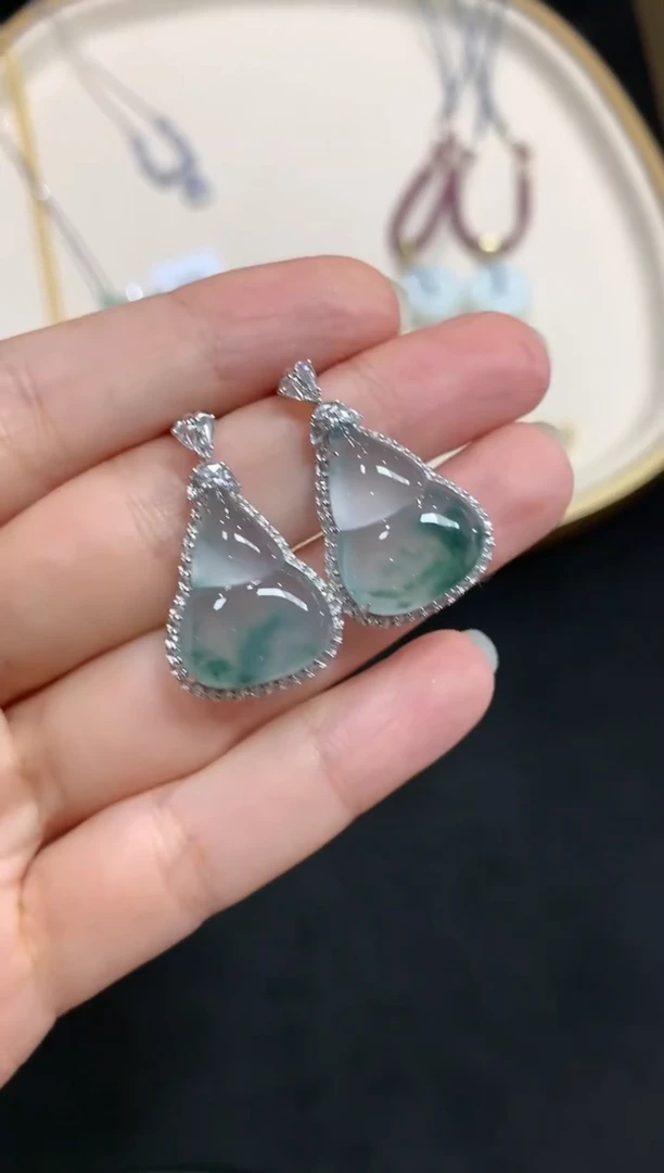 【闪购商品】翡翠吊坠(不含链)18K金镶嵌W279|5800