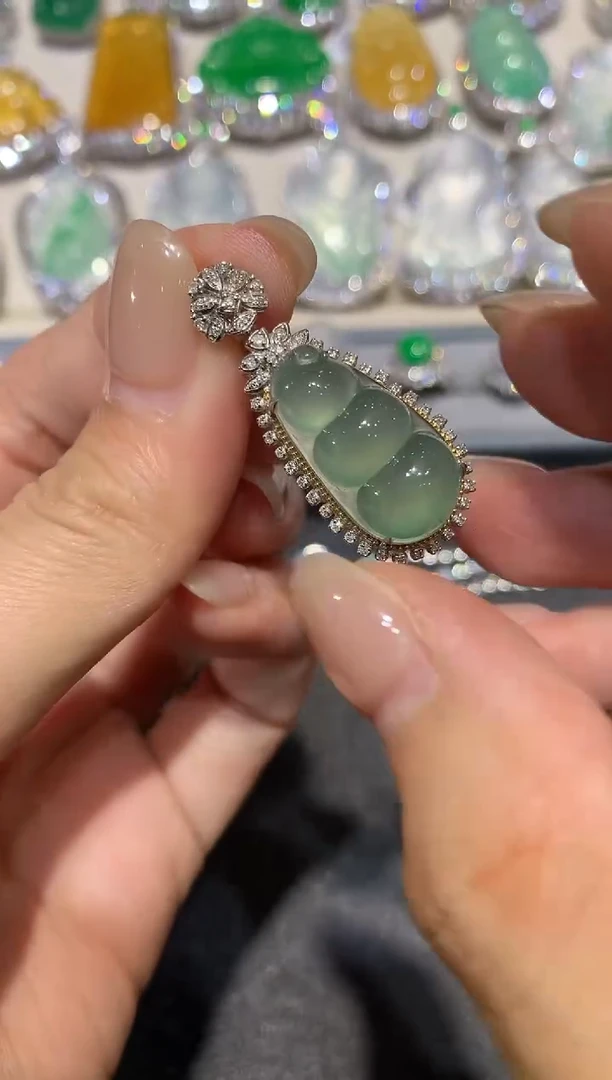 【闪购商品】翡翠吊坠(不含链)18K金镶嵌q266