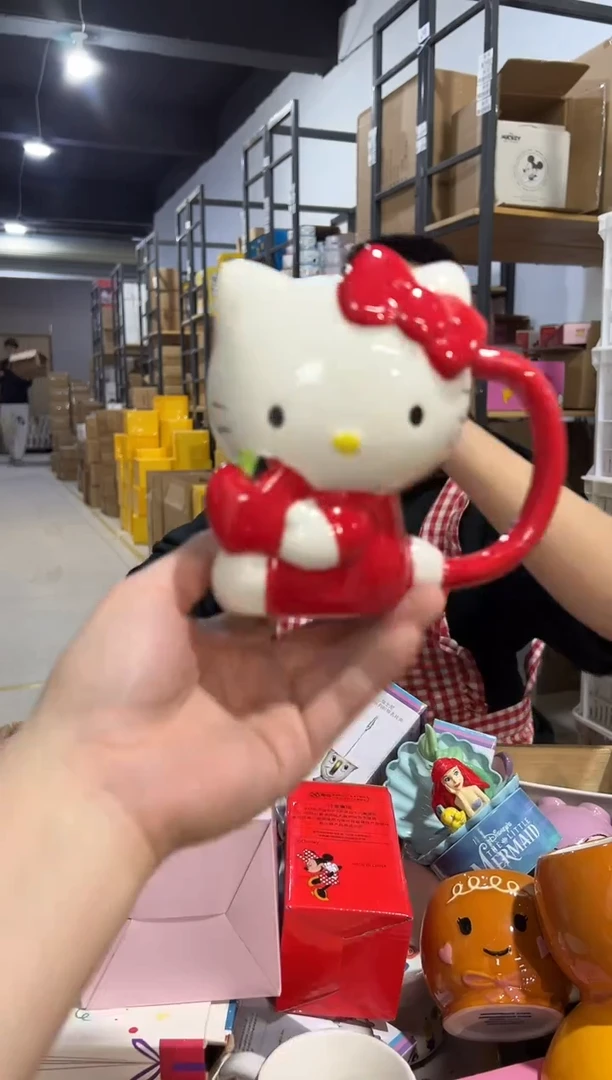 【闪购商品】杯红色kt抱苹果全身杯