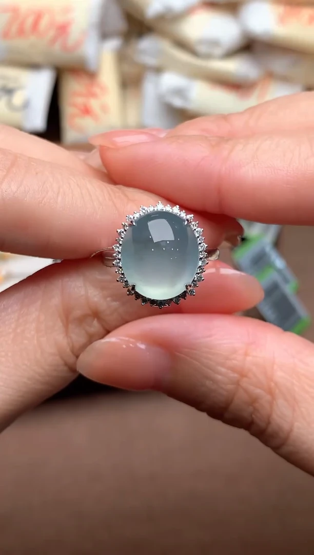 18K金镶嵌挂件翡翠一