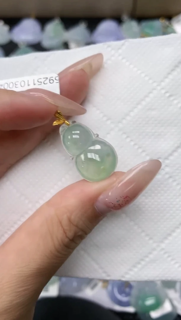 颈饰18K金镶嵌翡翠1111111111