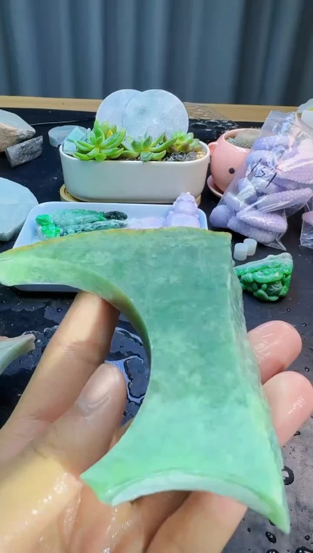 翡翠未镶嵌颈饰051天然缅甸A货翡翠