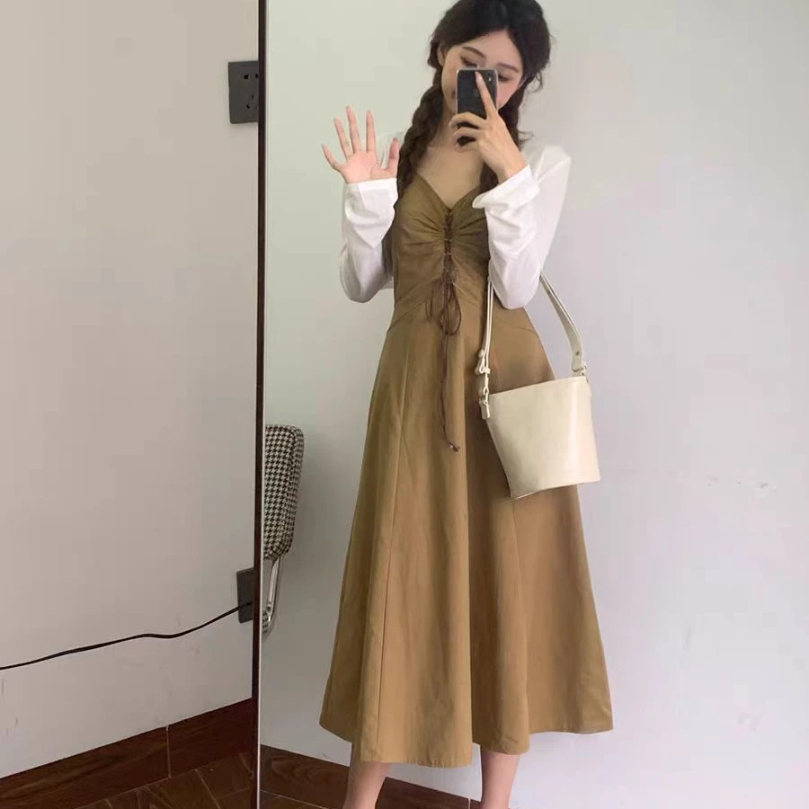 2025新款法式茶歇气质绝美设计感小众收腰显瘦吊带连衣裙夏季百搭