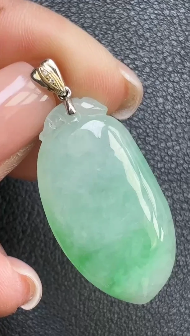 颈饰18K金镶嵌翡翠福瓜