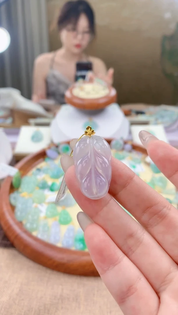 翡翠18K金镶嵌颈饰天然A货翡翠挂件