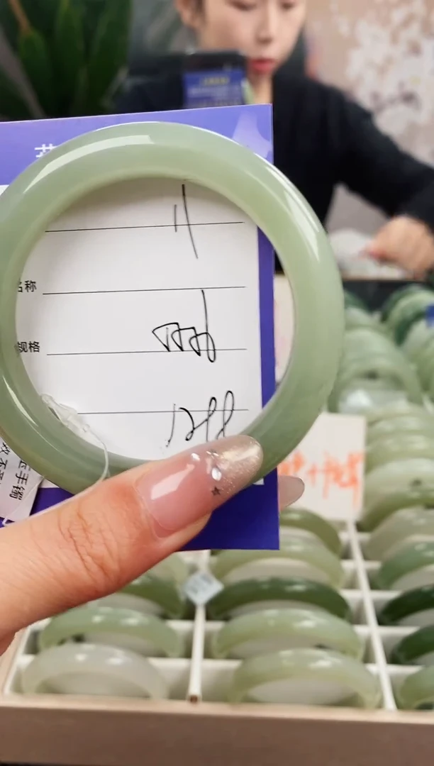 未镶嵌手镯和田玉微色差11