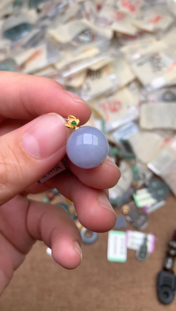 18K金镶嵌挂件翡翠一