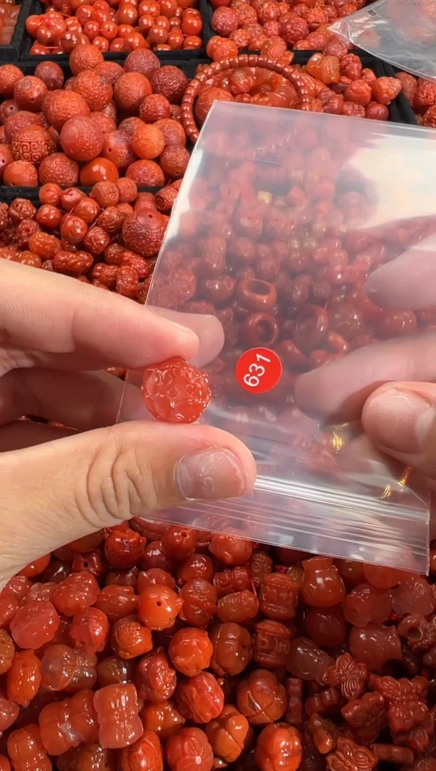 南红玛瑙未镶嵌颈饰1