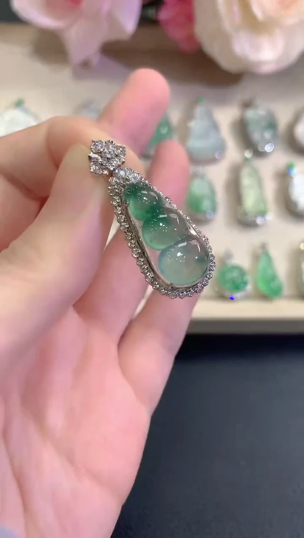 吊坠(不含链)18K金镶嵌翡翠秋日珠宝Q89