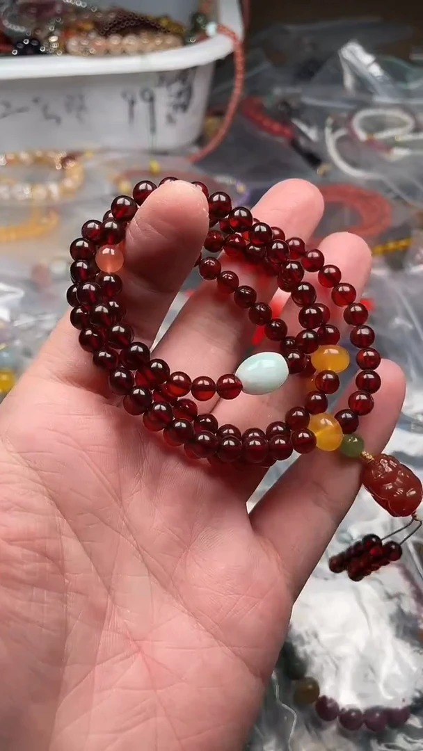 未镶嵌颈饰血珀多样性发货拍一发一