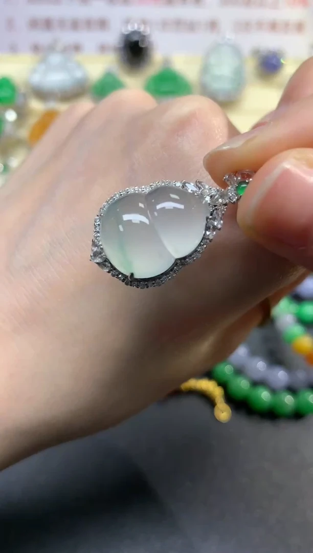 翡翠18K金镶嵌吊坠(不含链)吊坠|13700+1370