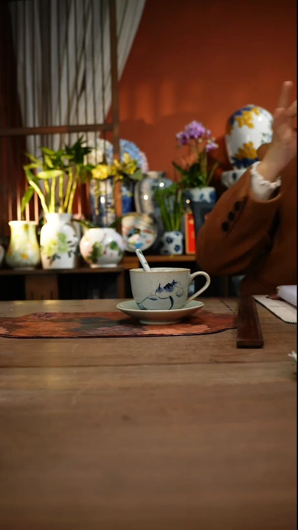 当代高温釉下彩手绘陶瓷餐具