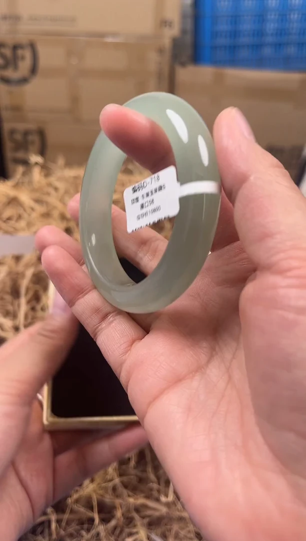 未镶嵌手镯石英质玉D718