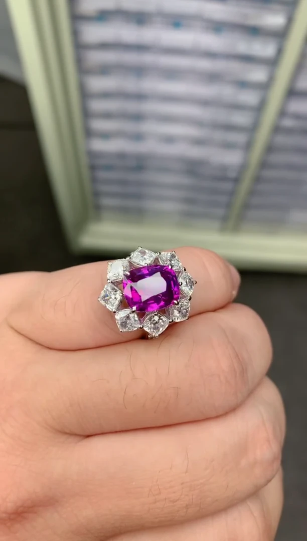 戒指彩色蓝宝石18K金镶嵌5ct 无烧紫蓝宝戒指