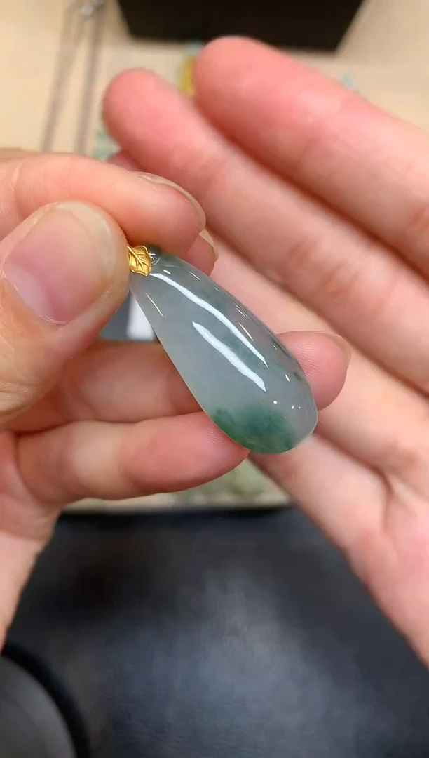 颈饰18K金镶嵌翡翠福瓜【无服务费