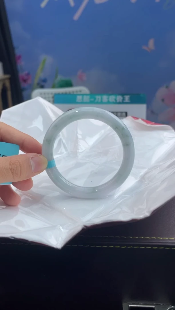 翡翠手镯未镶嵌翡翠手镯9