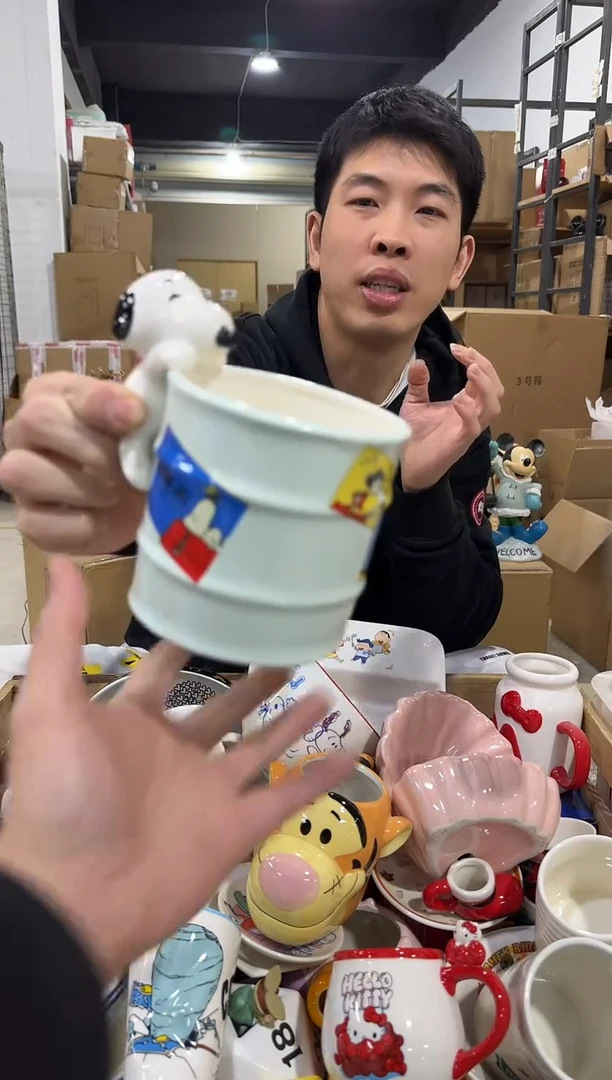 瓷片史努比油桶笔筒