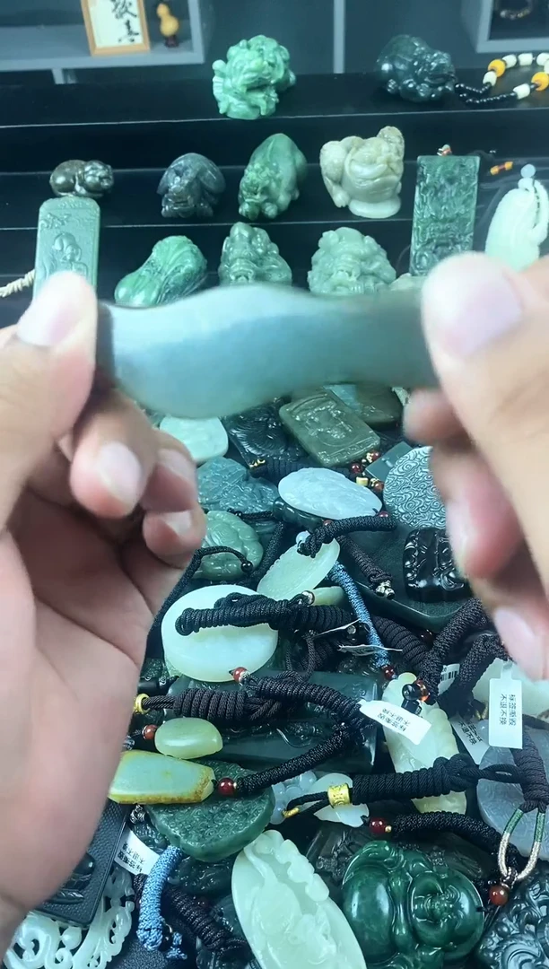 和田玉未镶嵌颈饰1