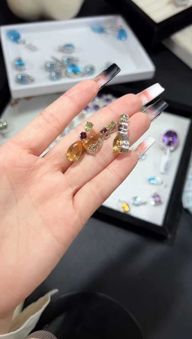 吊坠(不含链)银S925镶嵌水晶11h多样性发其一【1个】