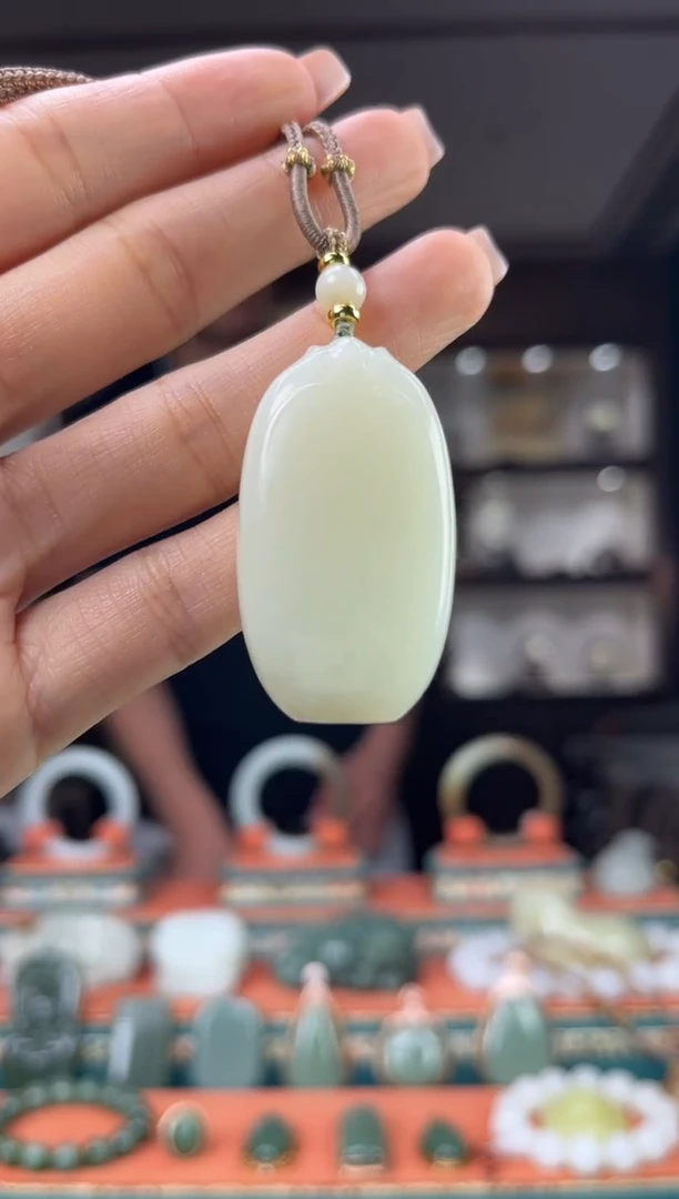 和田玉未镶嵌颈饰佩佩