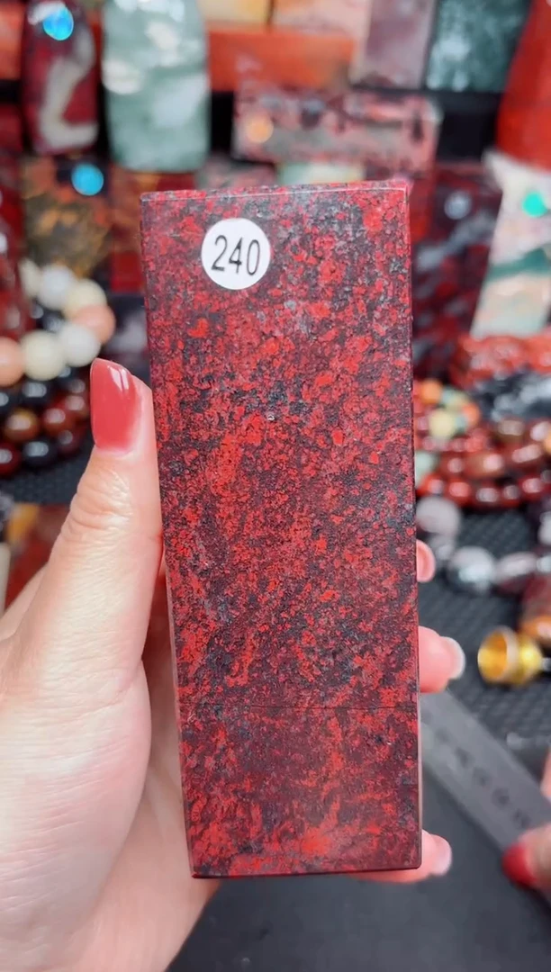 玉桂林鸡血玉印章摆件240