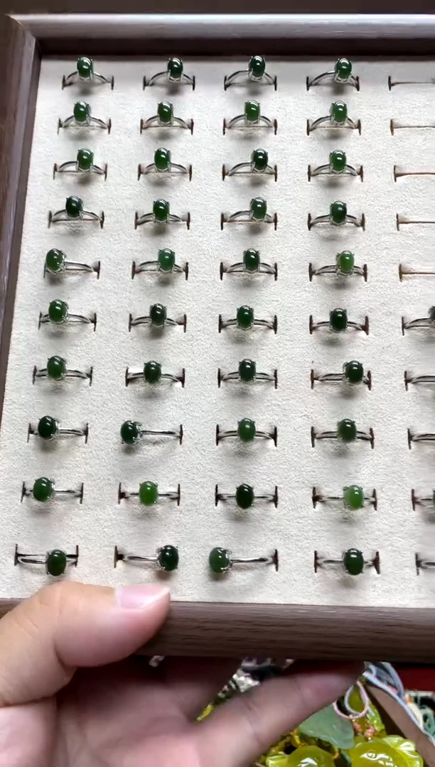 和田玉未镶嵌颈饰多样性发货发其中之一