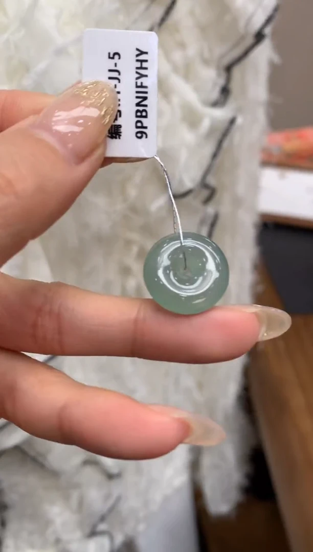 【闪购商品】翡翠颈饰未镶嵌平安扣