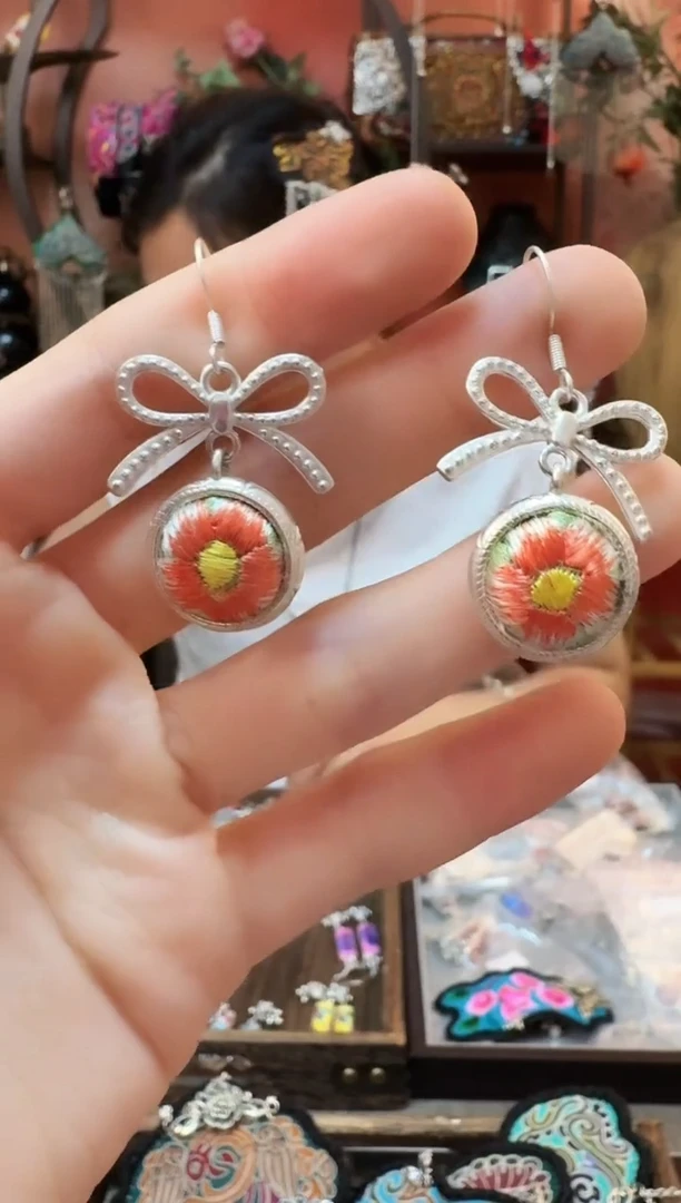 织绣云织谣民族风精美饰品   99