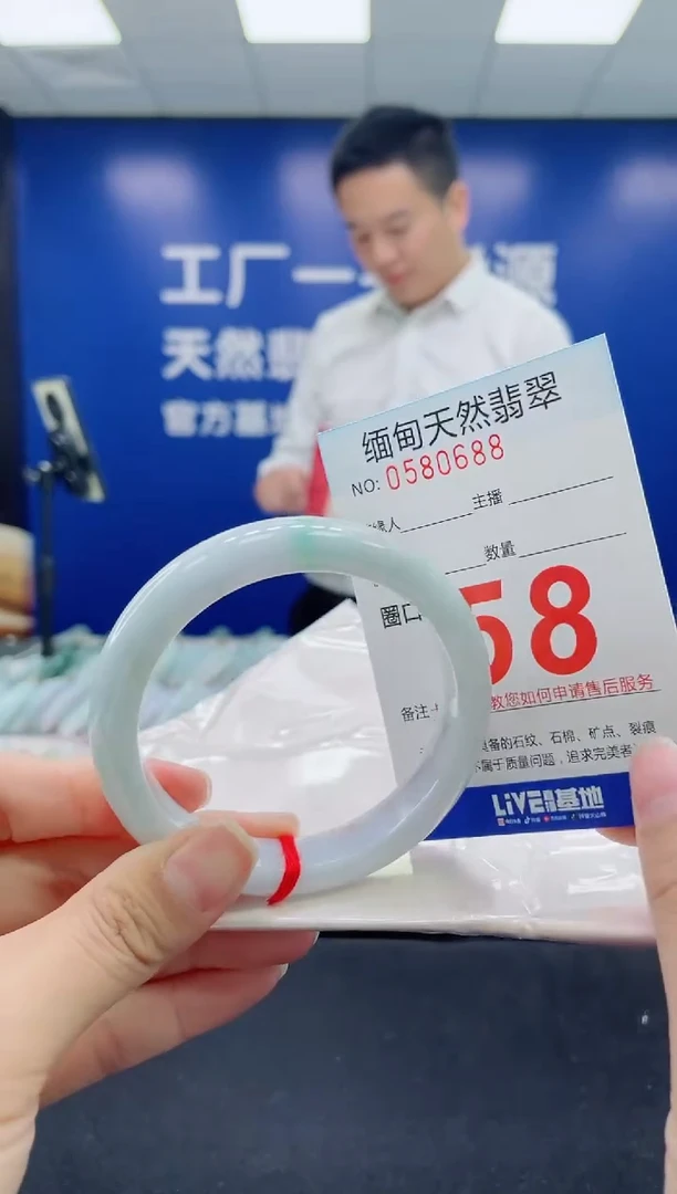 未镶嵌手镯翡翠天然翡翠手镯