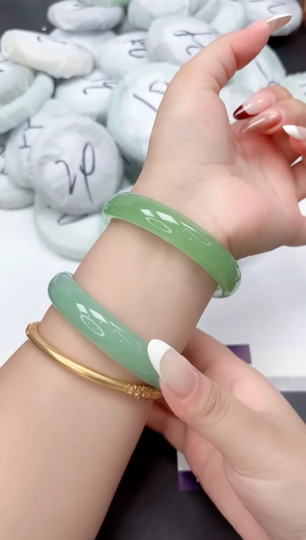 未镶嵌手镯石英质玉90-61.7