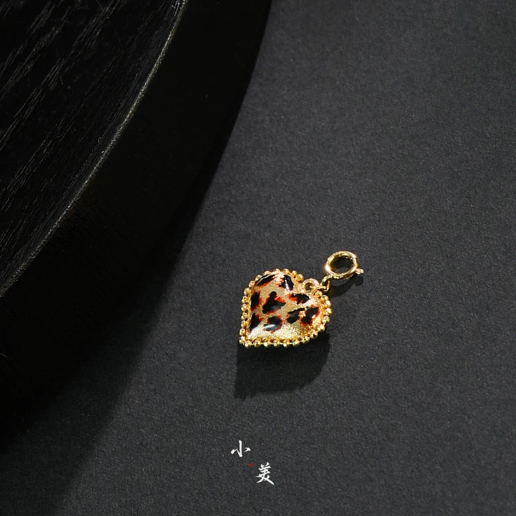 18K金拉丝豹纹爱心吊坠万能扣 G81227
