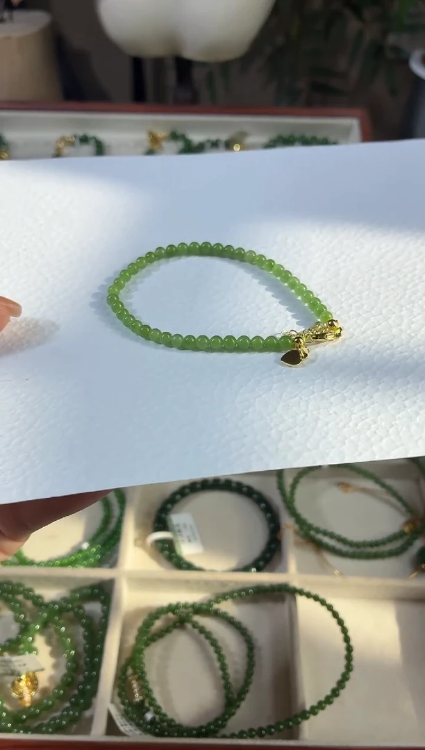颈饰未镶嵌和田玉（碧玉）4苹果绿无矿单圈
