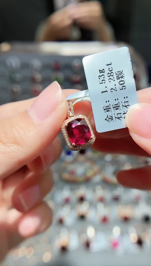 颈饰18K金镶嵌碧玺2.28.