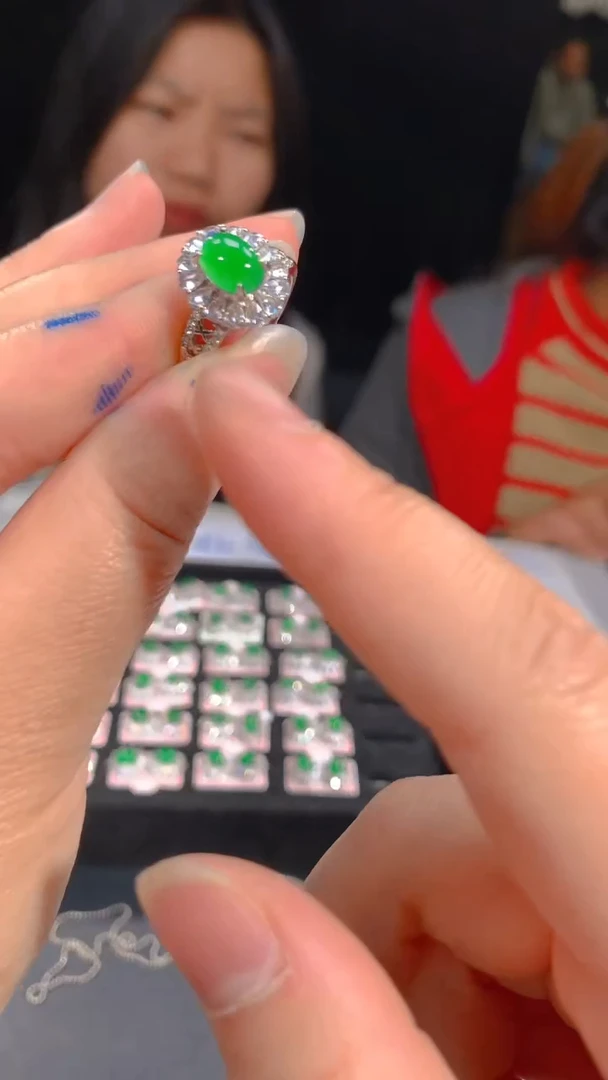 【闪购商品】定制翡翠未镶嵌22定制翡翠，多样性发货（发其一）