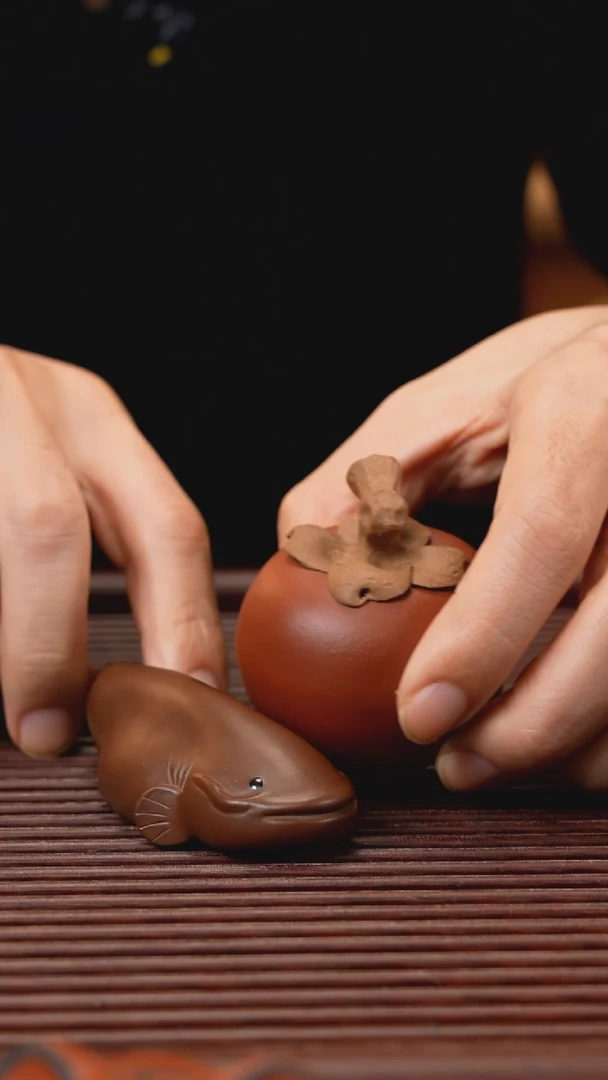 【闪购商品】紫砂茶宠柿子+鲶鱼