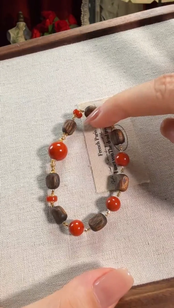 【闪购商品】南红玛瑙手链18K金镶嵌牛血红绿奇楠全金