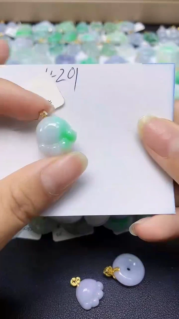 翡翠18K金镶嵌颈饰 天然缅甸翡翠A货