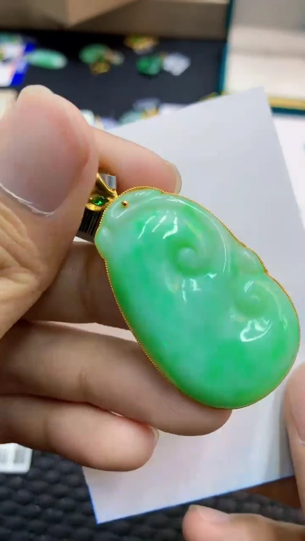 翡翠18K金镶嵌吊坠(不含链)1