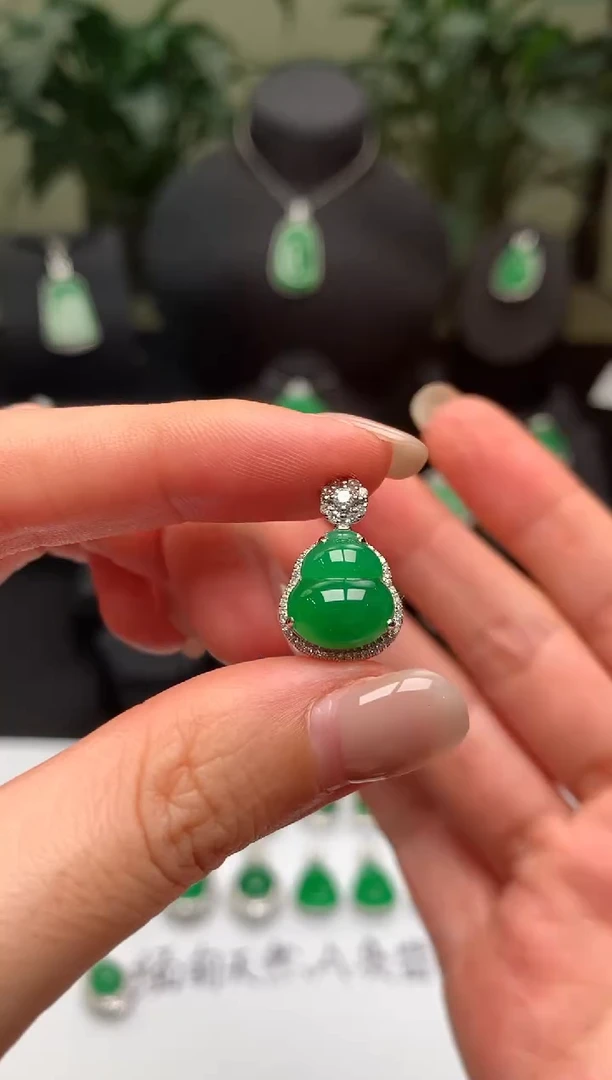 翡翠18K金镶嵌吊坠(不含链)葫芦