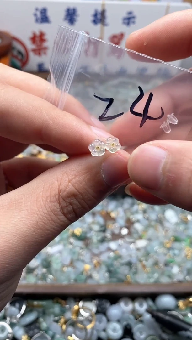 【闪购商品】翡翠颈饰未镶嵌哥哥