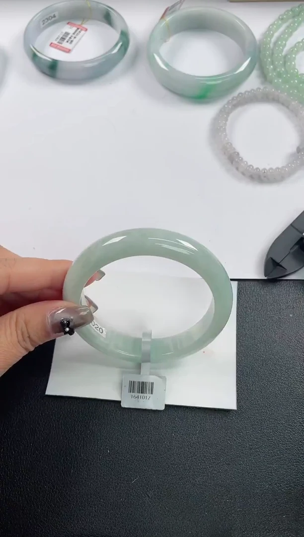 未镶嵌手镯翡翠基地发货H8986