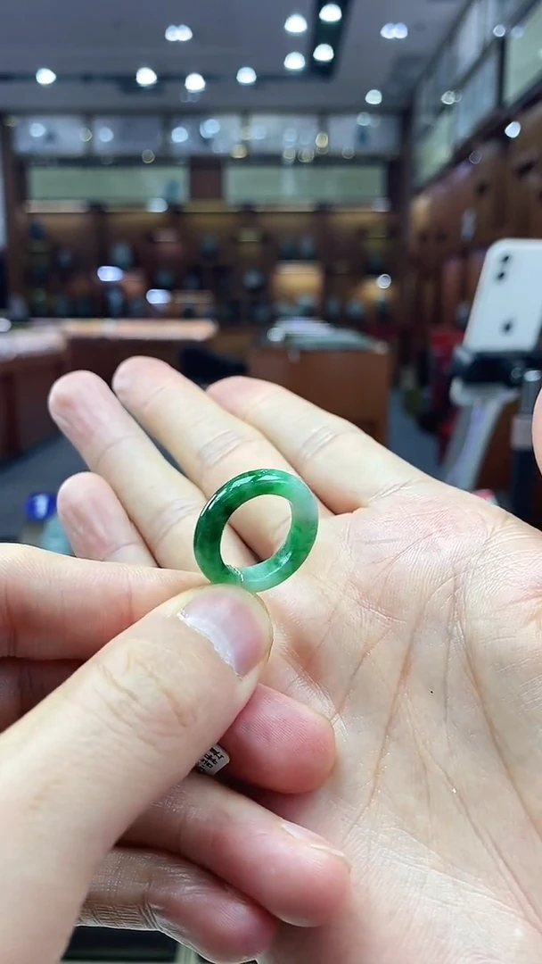 未镶嵌戒指翡翠奶****?9戒指