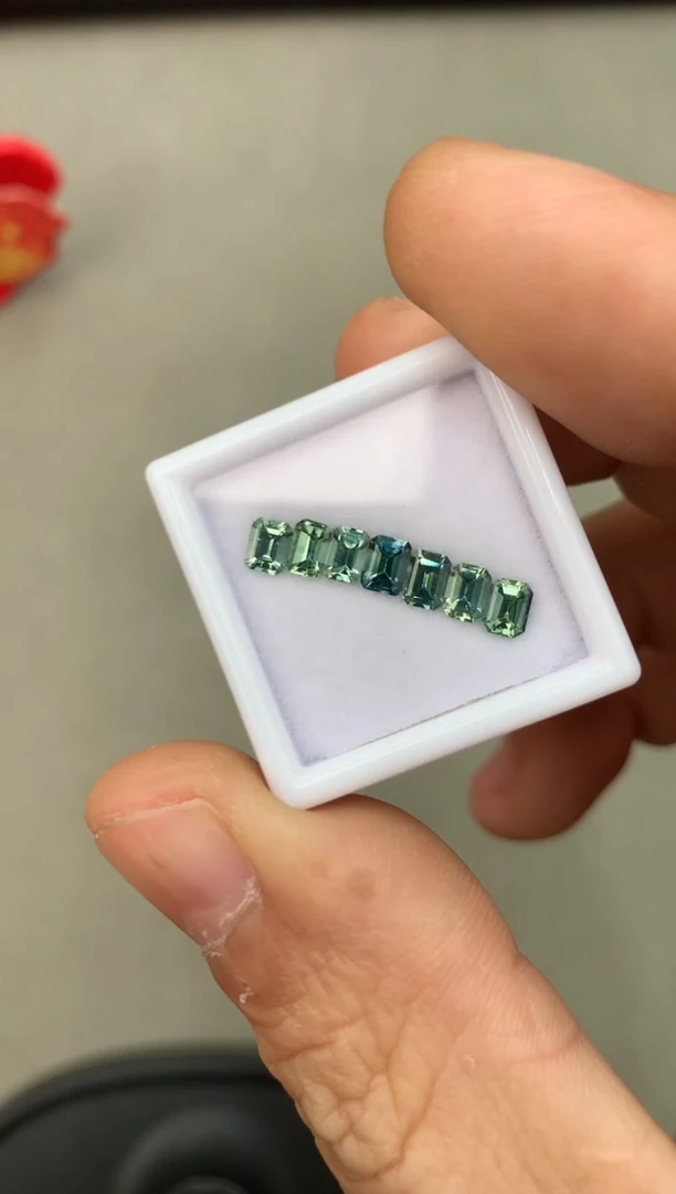 【闪购商品】定制蓝宝石裸石未镶嵌2.90ct 兰卡老烧蓝宝石一盒