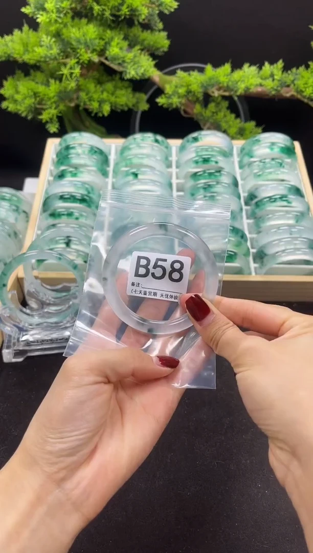 【闪购商品】石英岩玉手镯未镶嵌B58
