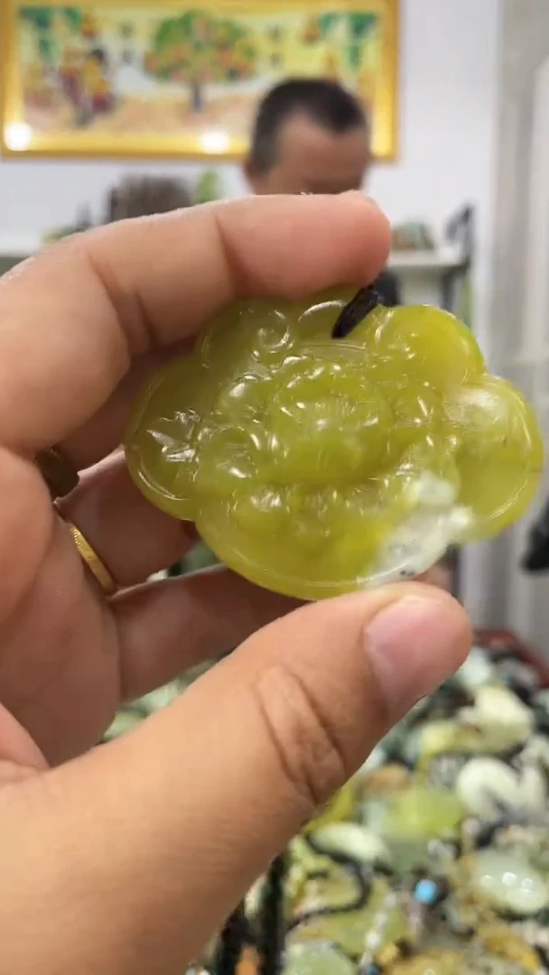岫玉未镶嵌吊坠
