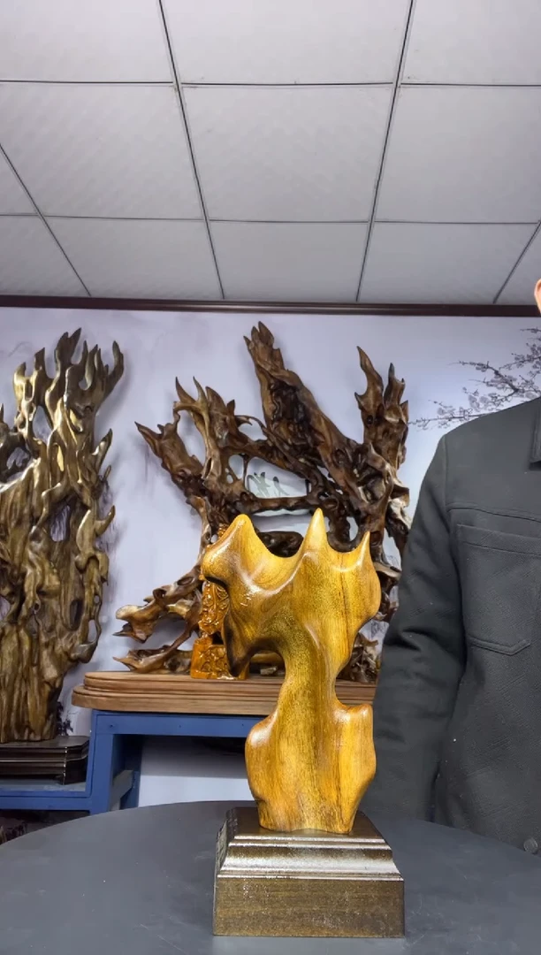 金丝楠木雕款哈**我金丝楠木工艺品摆件