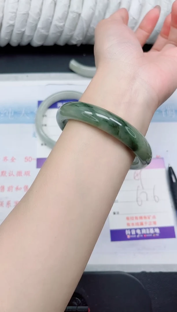 【闪购商品】石英质玉手镯未镶嵌189-62.6